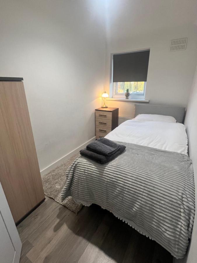 Lovely Single Room Лондон Экстерьер фото